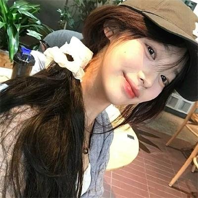 三个摩登女性